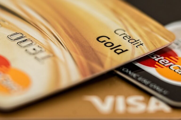 Best Credit Monitoring Services US 2026: Protect Your Credit and Identity - Card Punch